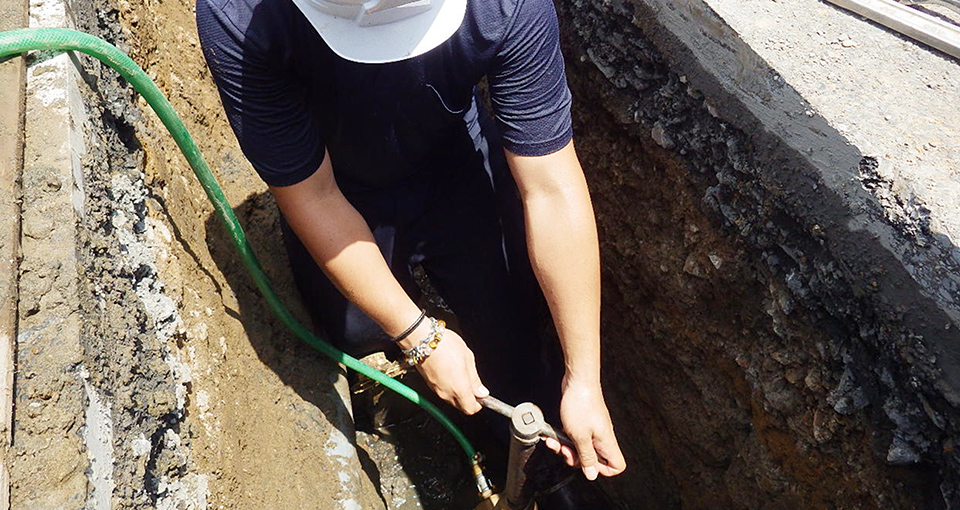 画像：水道本管取出事業部